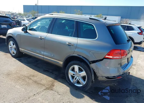 2014 Volkswagen Touareg Tdi Lux z USA, uszkodzony, nr VIN WVGEP9BP7ED013971
